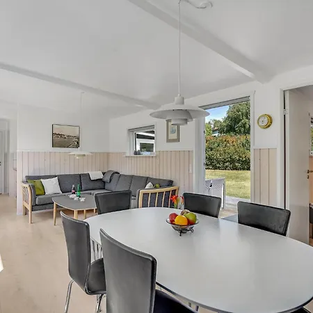 Stunning In Sjaellands Odde Yderby